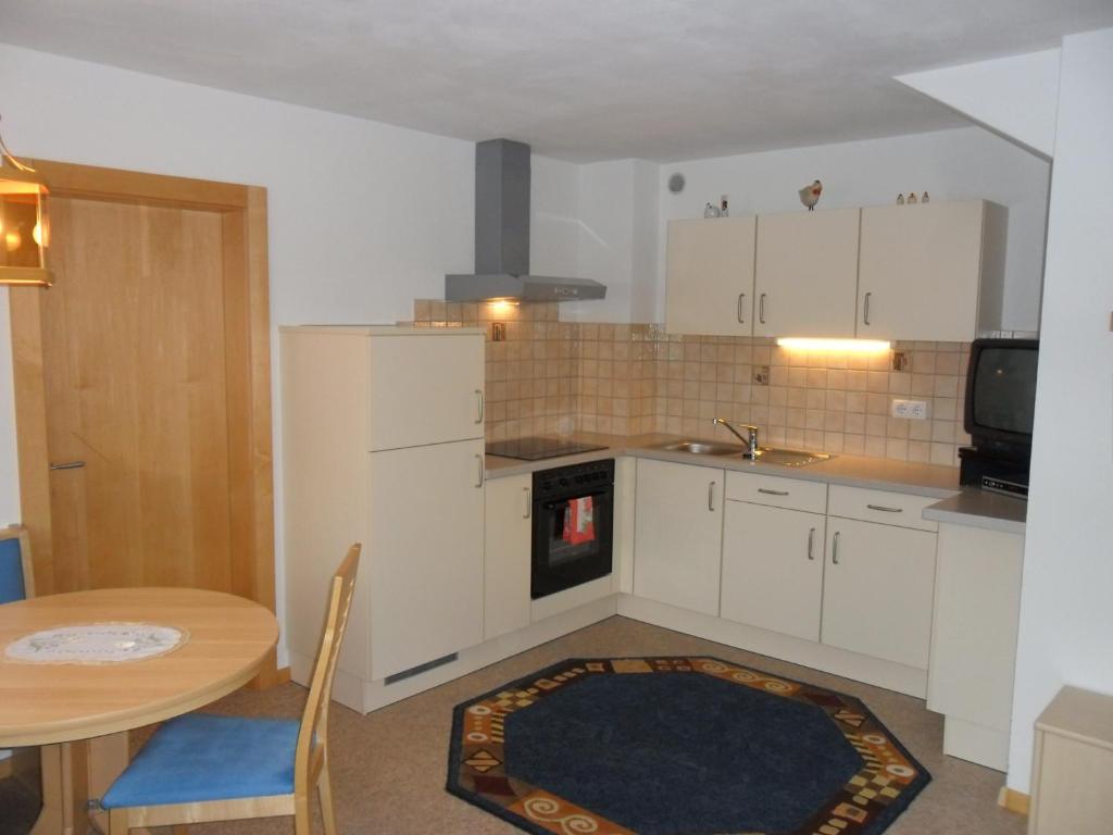 A kitchen or kitchenette at Maurerhof Telves