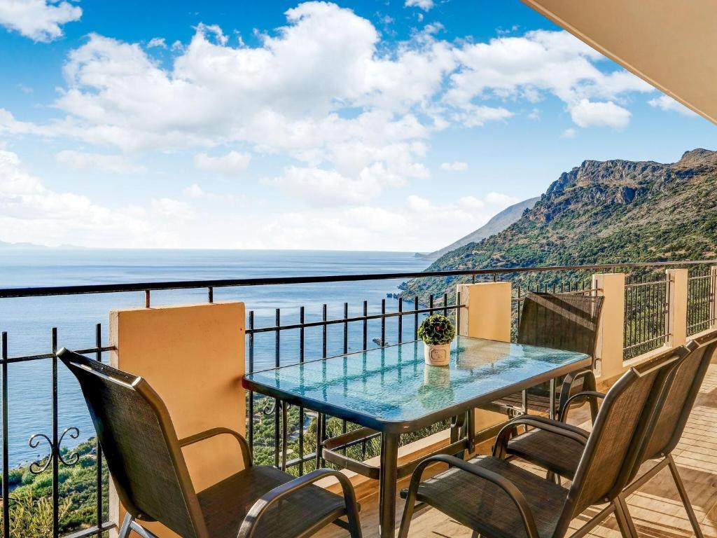 Un balcon sau o terasă la Seaview Studio 5 pers panoramic seaview in beautiful setting