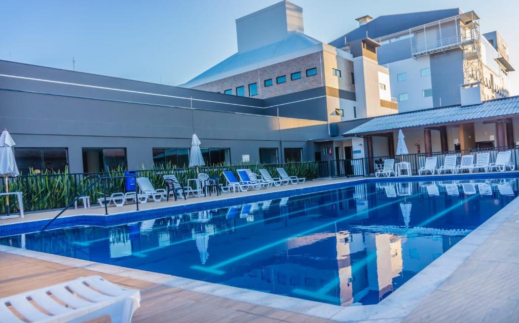 a swimming pool in front of a building at Pousada Canasvieiras ABVO in Florianópolis