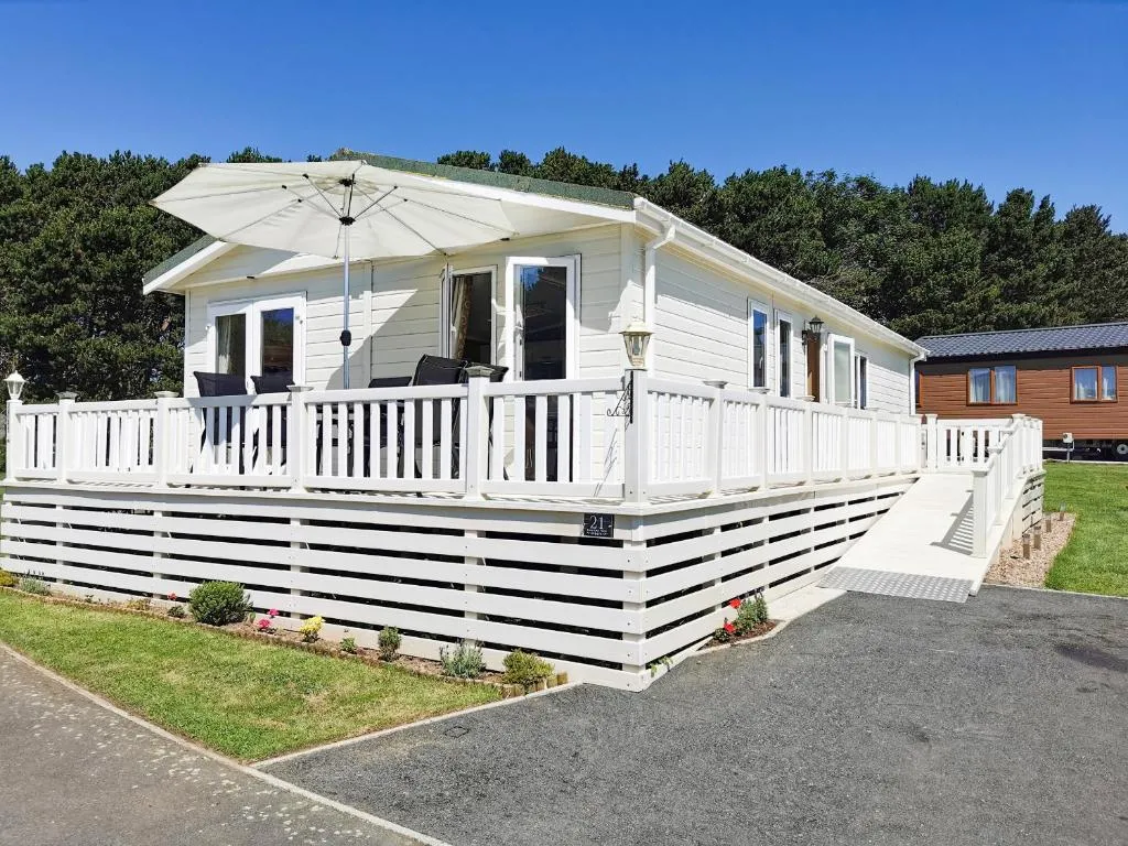 Jonstone Pines, Scarborough, Marea Britanie