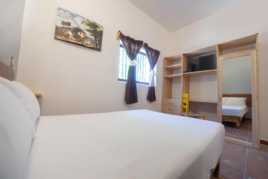 Postel nebo postele na pokoji v ubytování HOTEL EX HACIENDA EL MOLINO