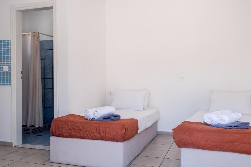 Łóżko lub łóżka w pokoju w obiekcie Paradise Apartments Studios