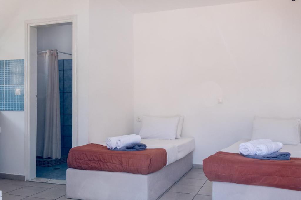 Łóżko lub łóżka w pokoju w obiekcie Paradise Apartments Studios