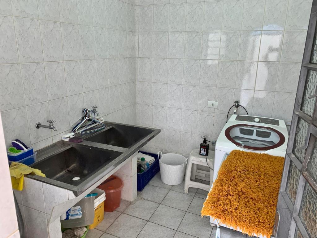  Ampla Suíte grande com Hidro em sobrado grande no meio do Brooklin