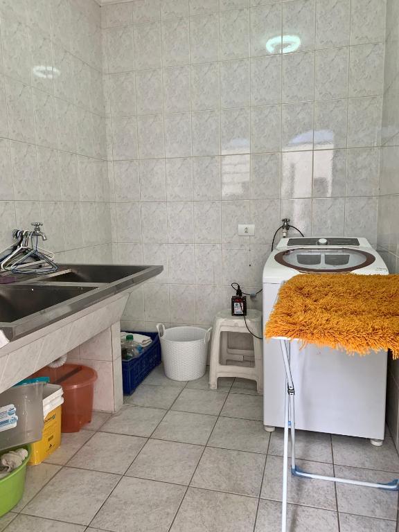  Ampla Suíte grande com Hidro em sobrado grande no meio do Brooklin