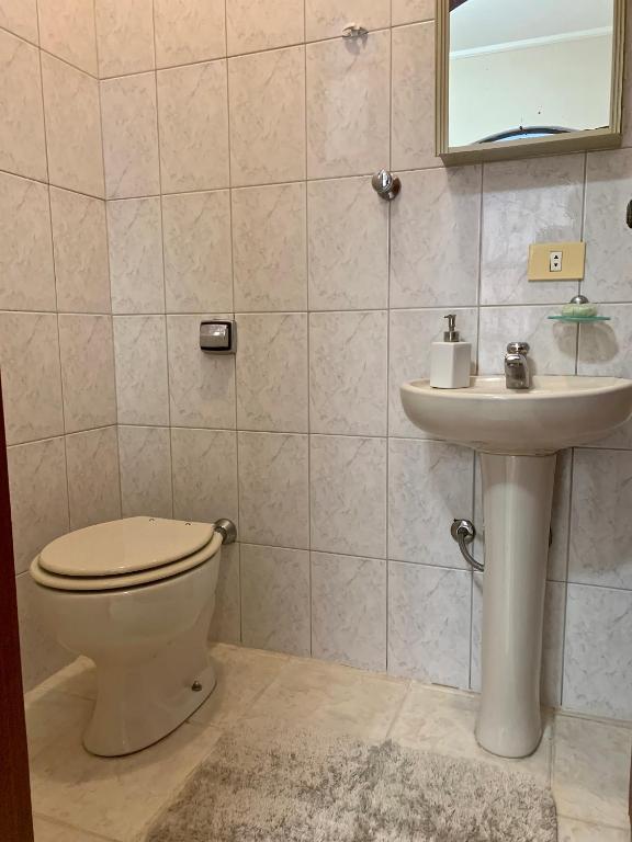  Ampla Suíte grande com Hidro em sobrado grande no meio do Brooklin