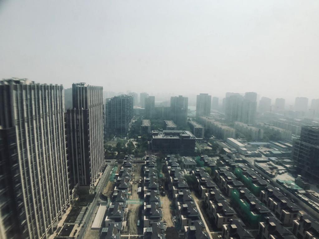 Nespecifikovaný výhled na destinaci Peking nebo výhled na město při pohledu z apartmánu