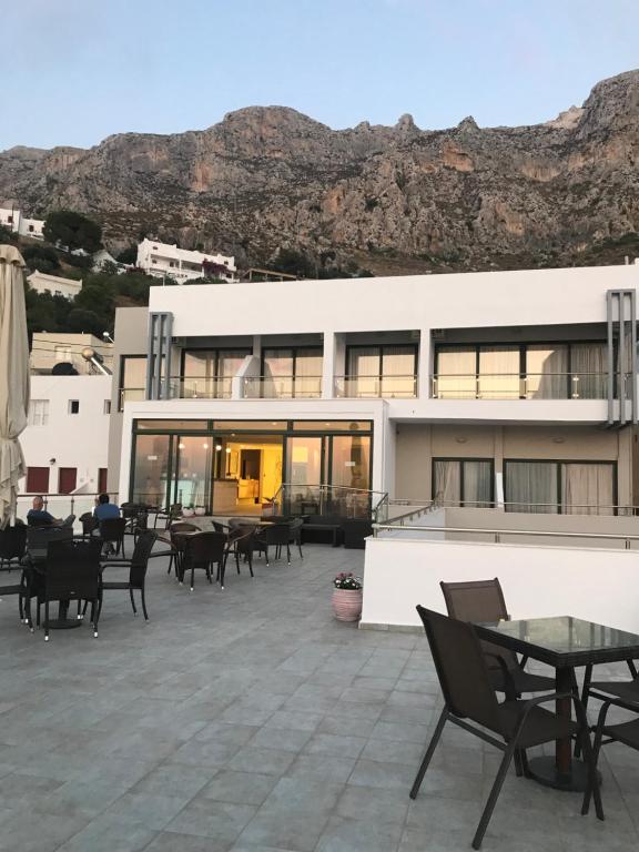 Nespecifikovaný výhled na hory nebo výhled na hory při pohledu z hotelu