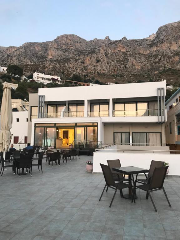 Nespecifikovaný výhled na hory nebo výhled na hory při pohledu z hotelu