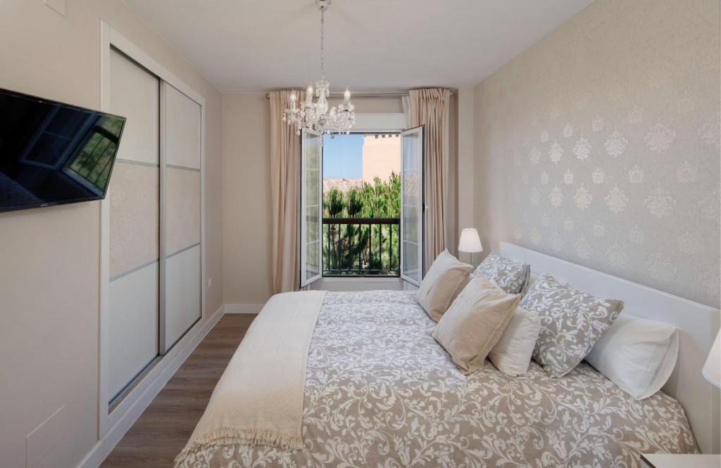 A bed or beds in a room at AMAZING DUPLEX NEXT TO THE BEACH IN MARBELLA