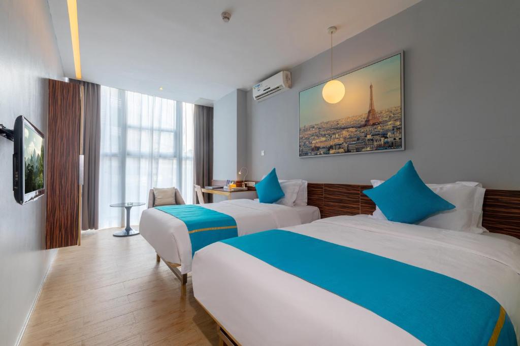 Postel nebo postele na pokoji v ubytování Shenzhen Dongmen Colour Hotel