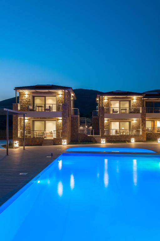 The swimming pool at or close to Costa D' Ifesto