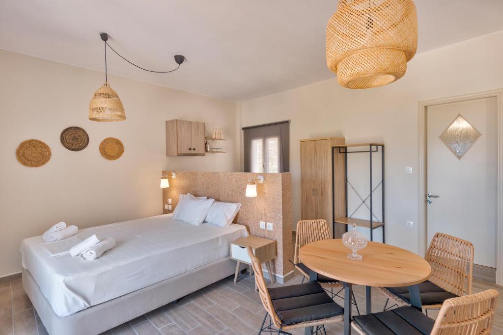 a bedroom with a bed and a wooden table at Guesthouse ERI in Kini