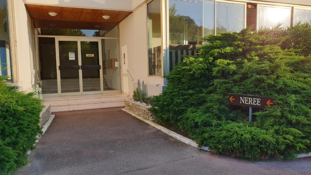 Exteriér nebo vchod ubytování Garden and beach sea view apartment Cannes
