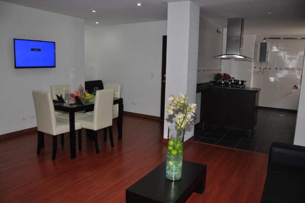Apartamentos Plaza Modelia - Apartamento De Cuatro Habitaciones