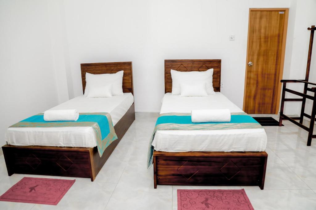 Postel nebo postele na pokoji v ubytování Araliya Lagoon Park Resort