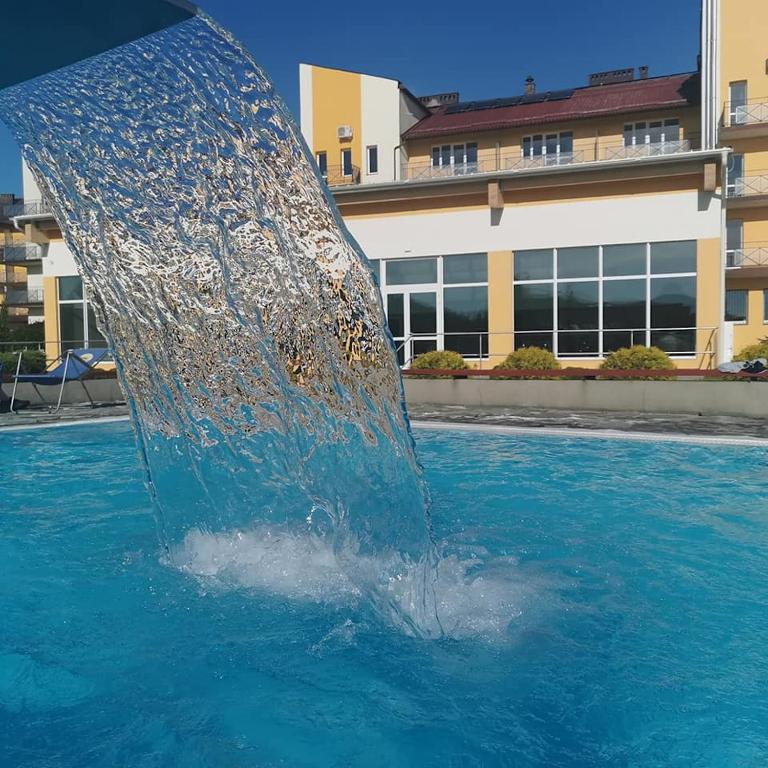 Bazén v ubytování Hotel ***NAT Sarbinowo nebo v jeho okolí