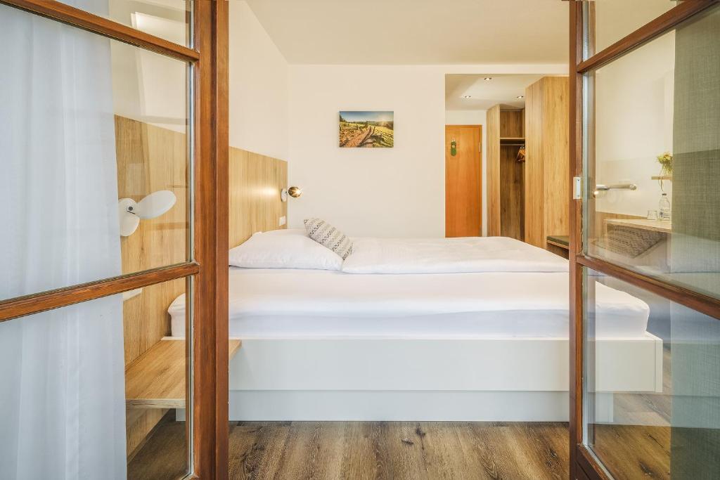 Hotel Garni Gästehaus am Mühlbach - Habitación Doble Con Vistas Al Jardín