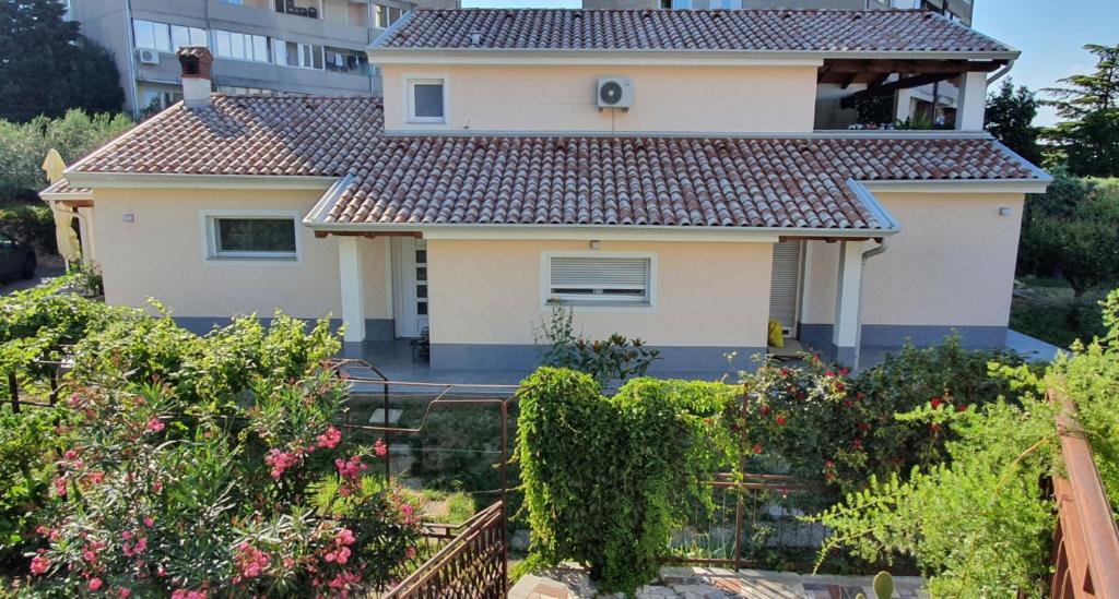 Budova, kde se apartmán nachází