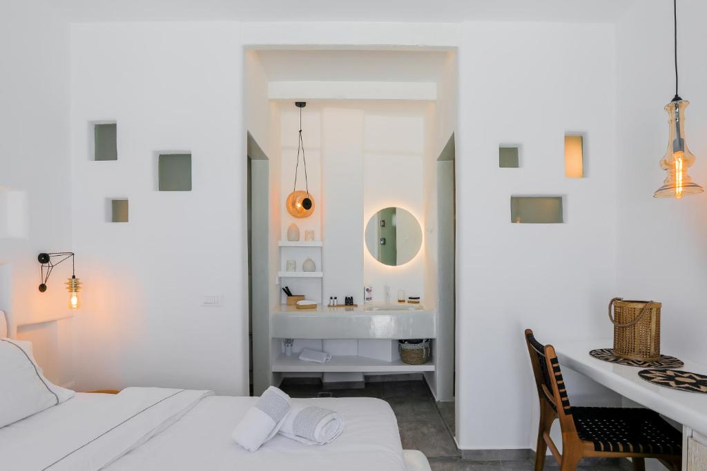 Postel nebo postele na pokoji v ubytování Eternity Suites Santorini