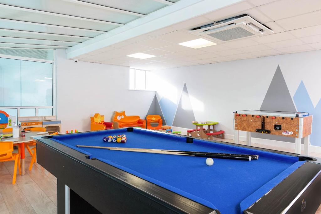 Biliár nebo kulečník v ubytování Maldron Hotel & Leisure Centre, Oranmore Galway
