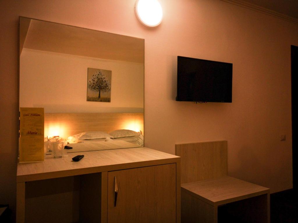 TV a/nebo společenská místnost v ubytování Casa Ardeleana