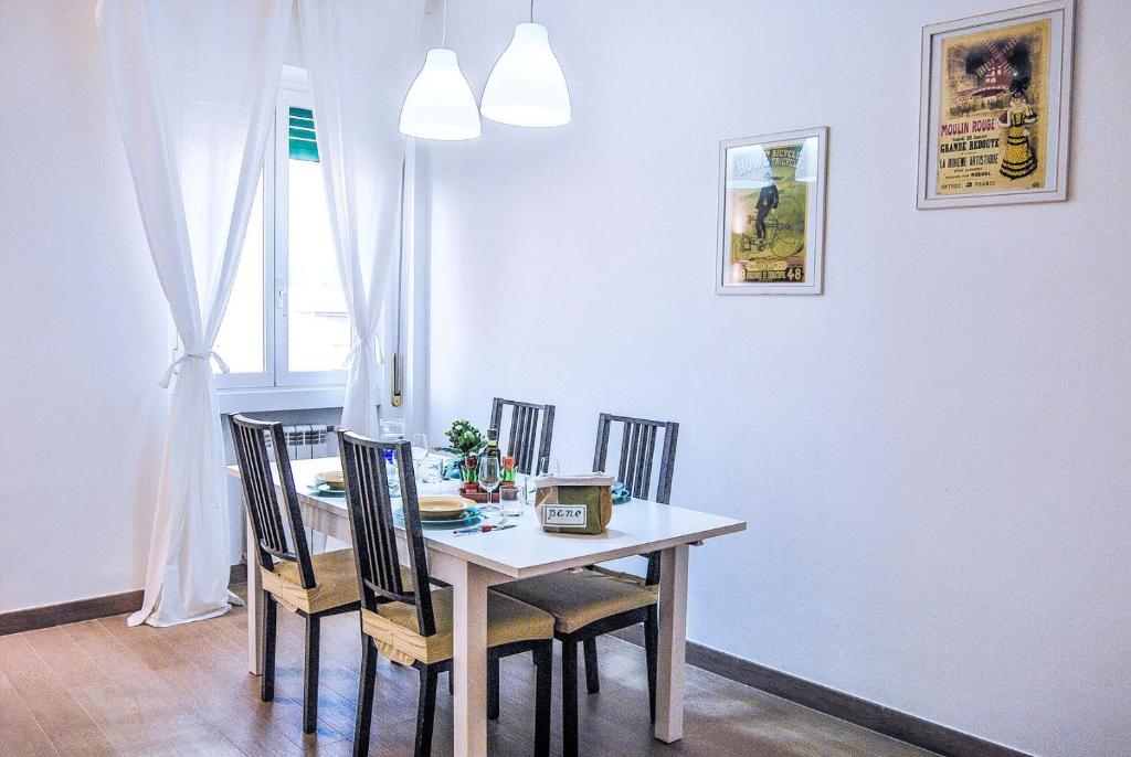 a dining room with a table and chairs and a window at BecoHouse in Rome