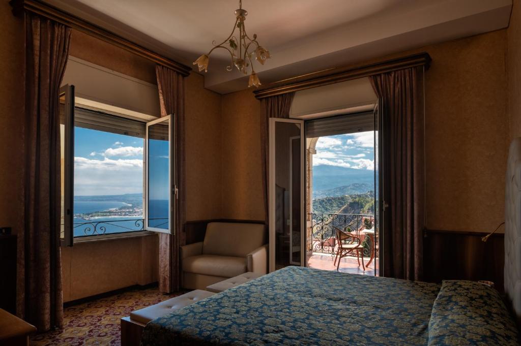 Postel nebo postele na pokoji v ubytování Taormina Park Hotel