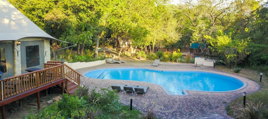 Bassein majutusasutuses Kruger Adventure Lodge või selle lähedal