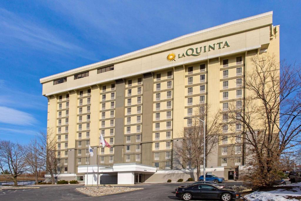 a building with a sign on the front of it at La Quinta by Wyndham Springfield in Springfield