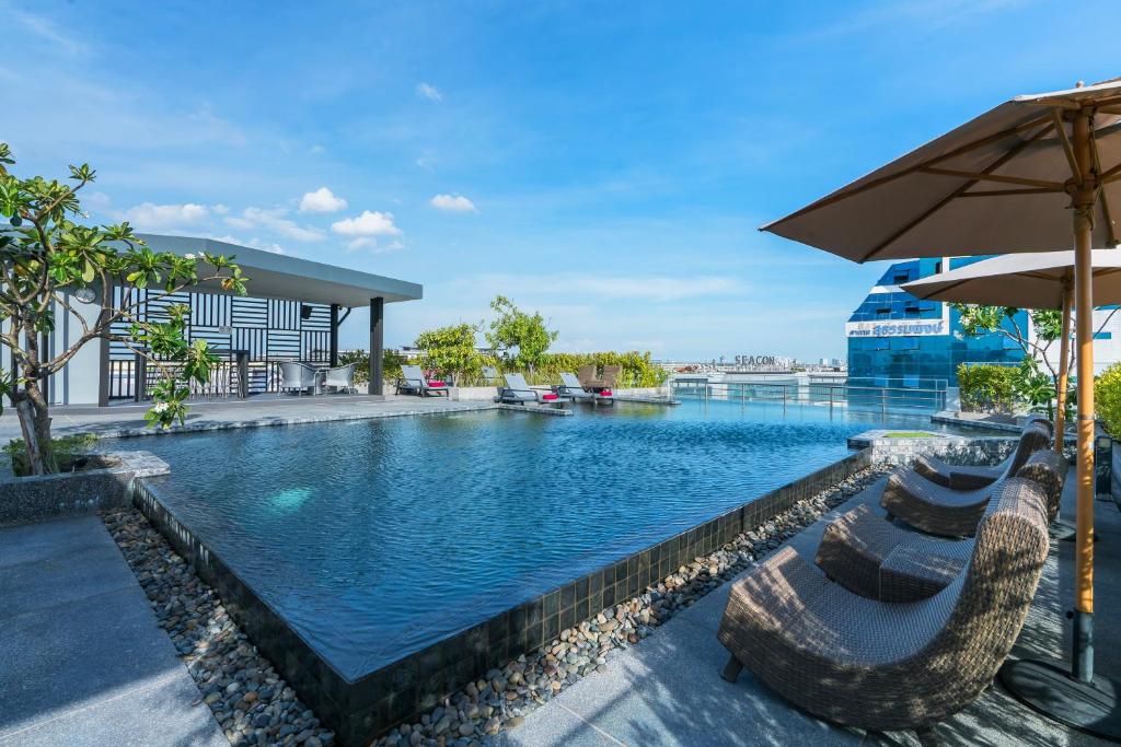 Foto de la galería de De Botan Srinakarin Hotel & Residence en Bangkok