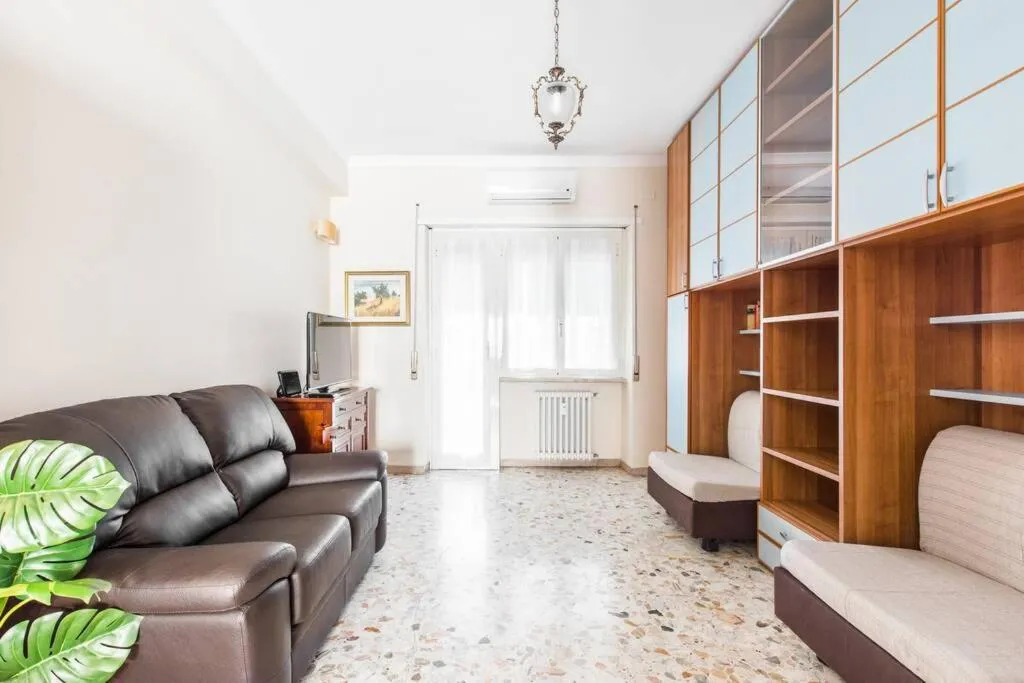 Bro House, Roma, Italia