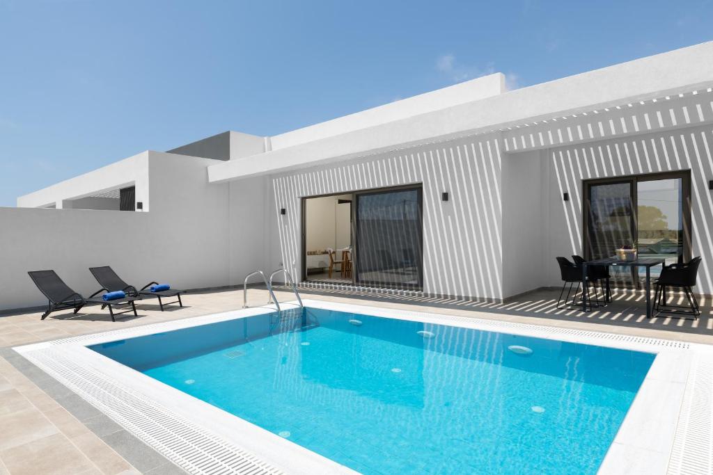 The swimming pool at or close to Armonia Suites