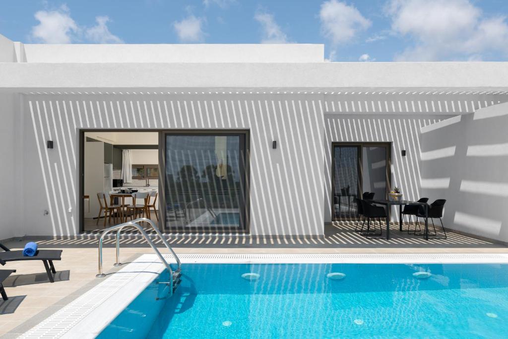 The swimming pool at or close to Armonia Suites