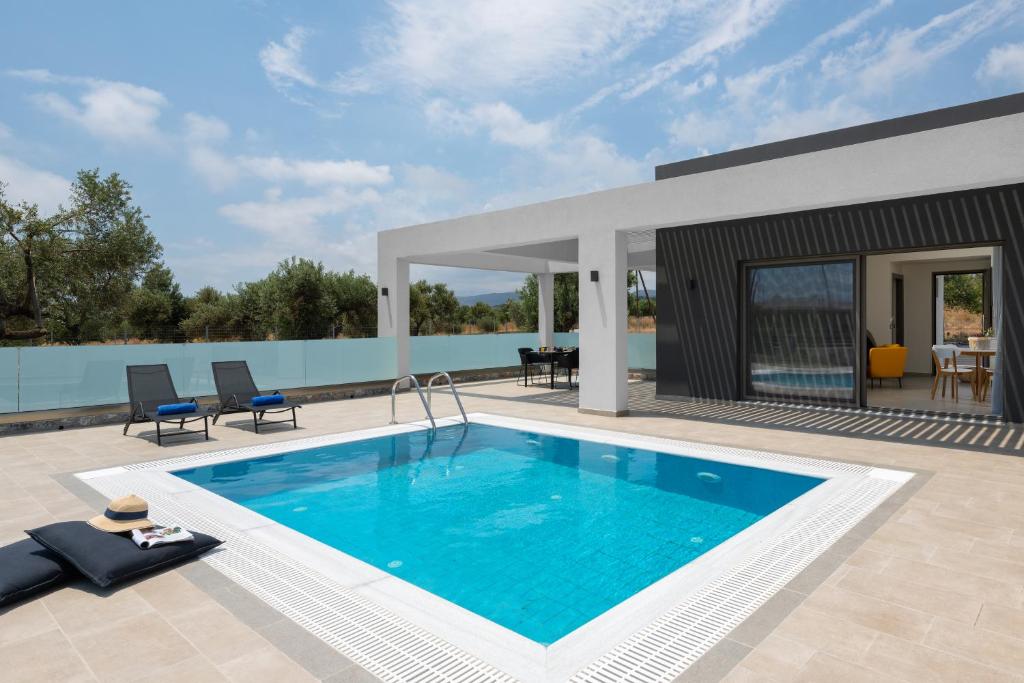 The swimming pool at or close to Armonia Suites