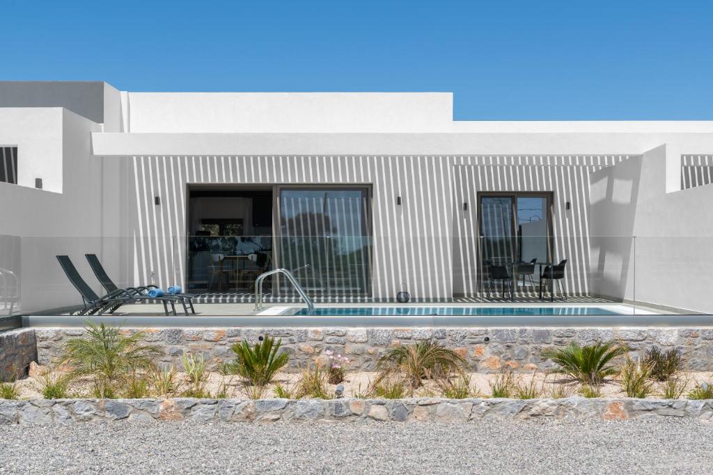 The swimming pool at or close to Armonia Suites