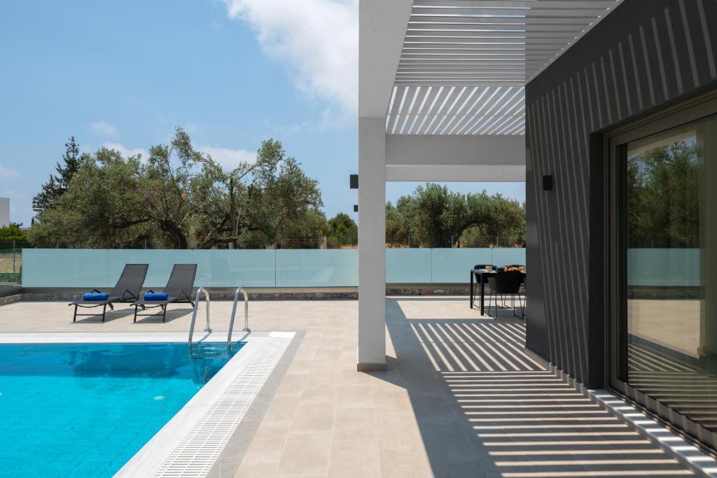 The swimming pool at or close to Armonia Suites