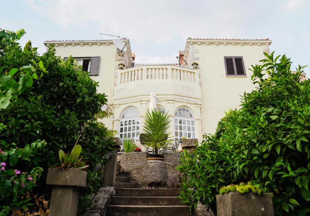 Сад в Villa Tiha