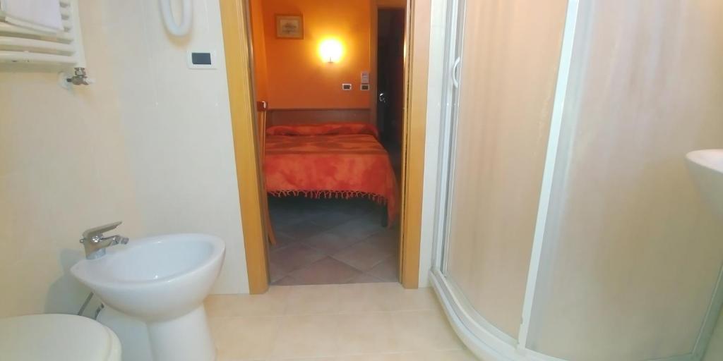 Koupelna v ubytování Porto Recanati Zimmer