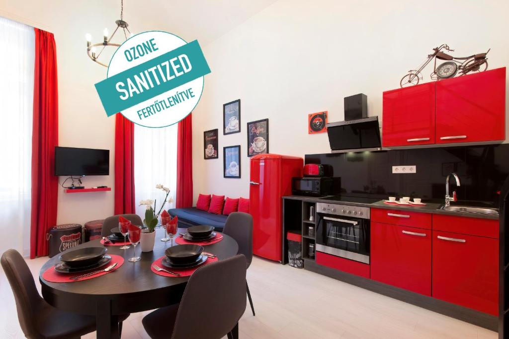 Ett kök eller pentry på Premium Apartment by Hi5 - Szent Istvan 9
