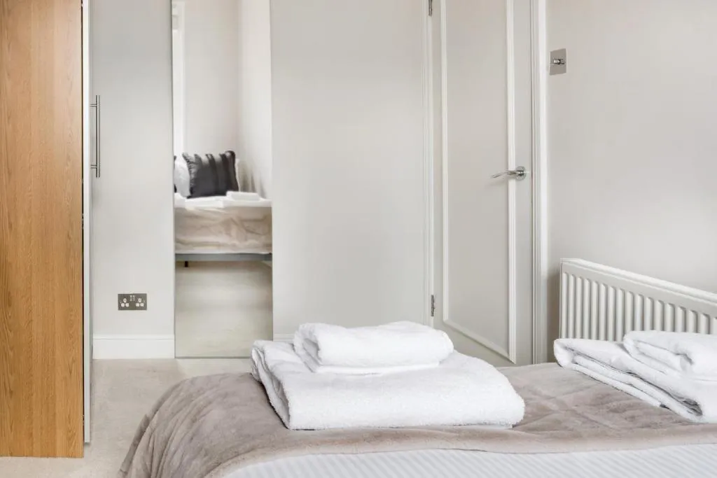 Stunning Two bedroom Flat in Queens Park, Londra, Marea Britanie