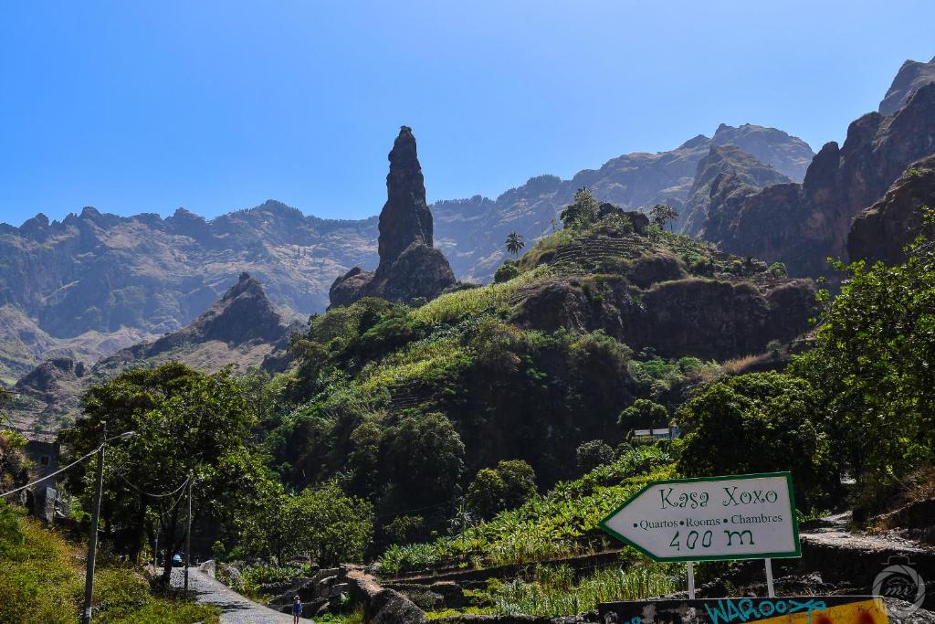 a view of a mountain with a keep snow sign at casa xoxo in Ribeira Grande