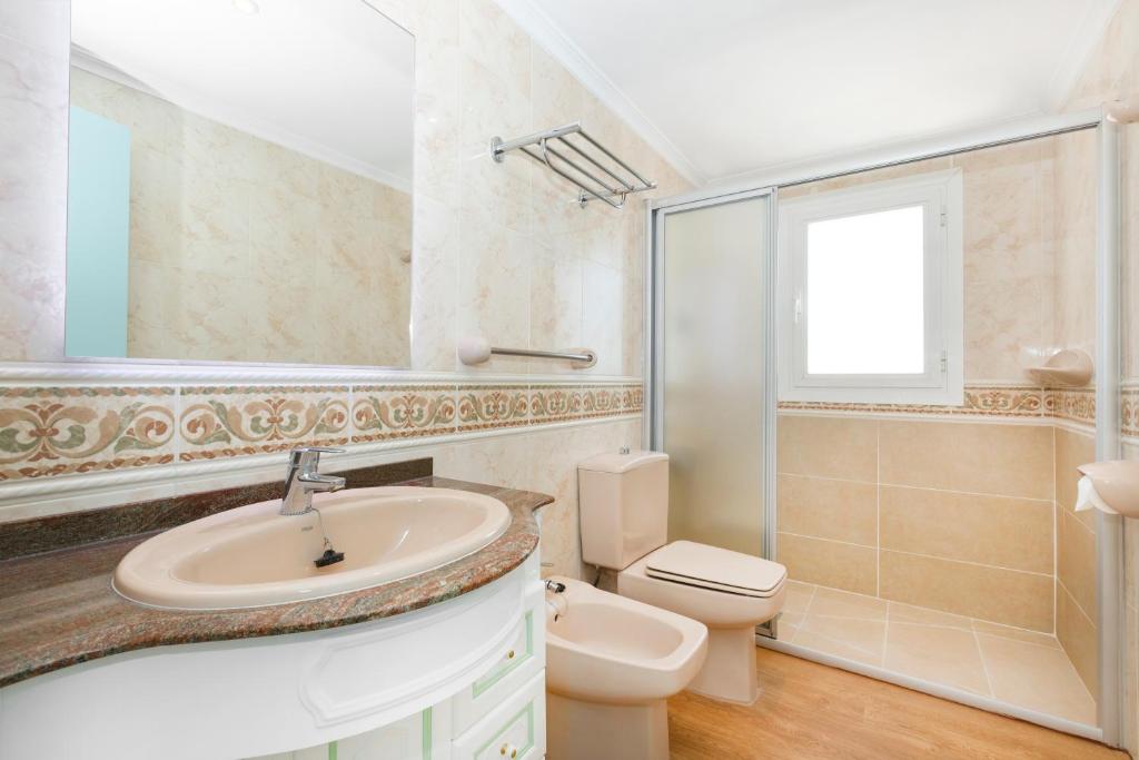 Apartamentos Los Arcos, Santa Eularia des Riu – Bijgewerkte ...