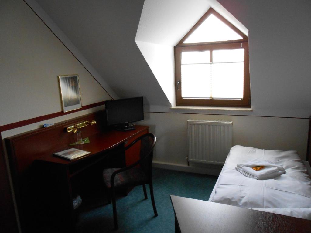 Postel nebo postele na pokoji v ubytování Hotel Weisse Elster