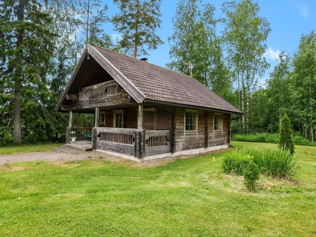 HeinjokiにあるHoliday Home Merenneito by Interhomeの草原の古丸屋