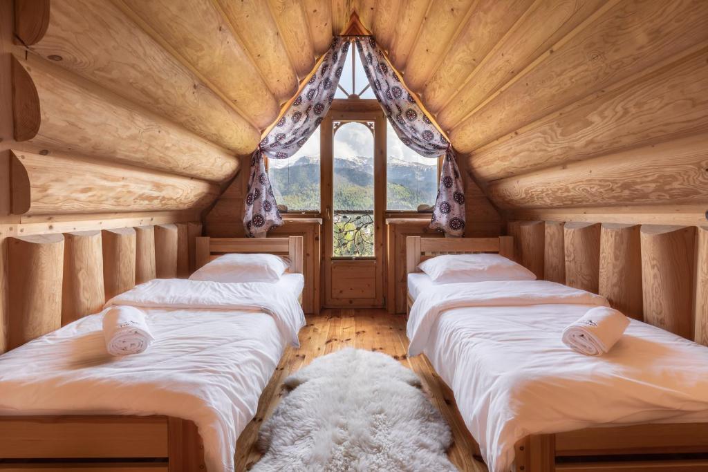Posteľ alebo postele v izbe v ubytovaní Domki Tatra Lux Zakopane