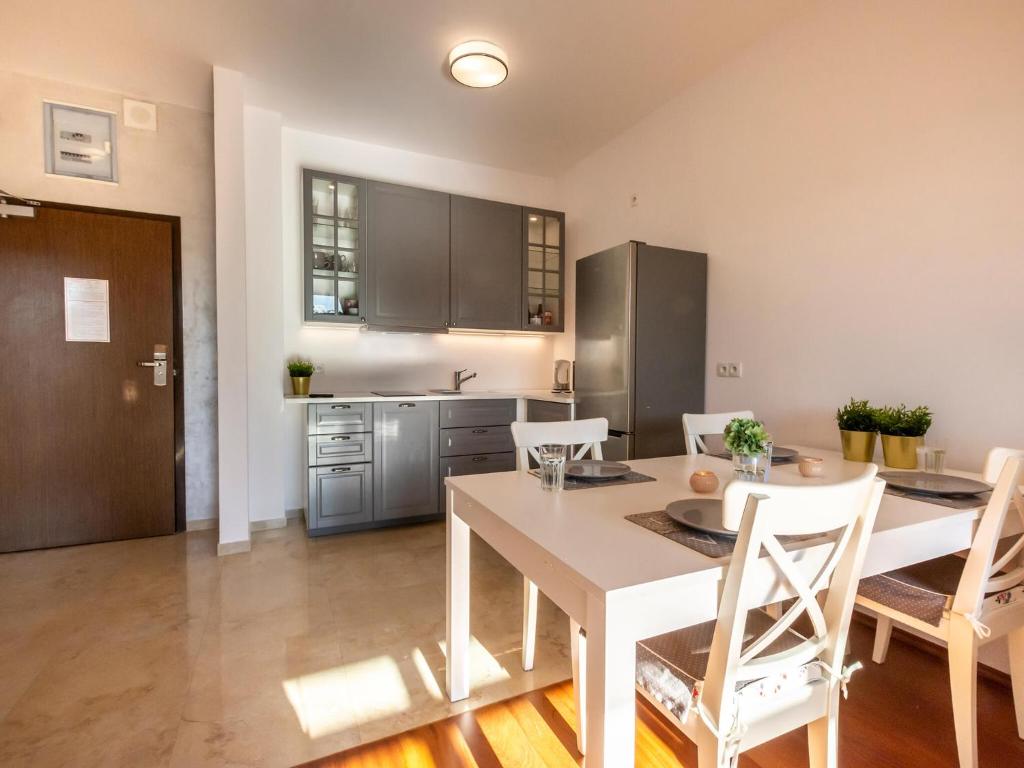 Kuchyňa alebo kuchynka v ubytovaní VacationClub – Diune Apartament 60