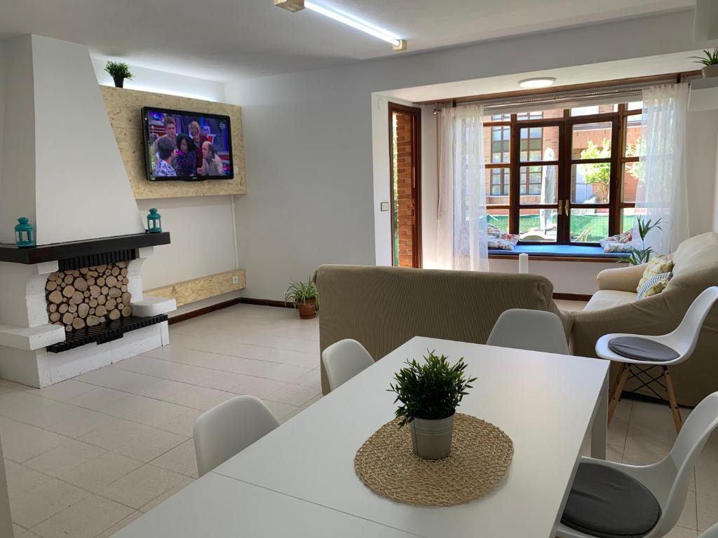 CHALET en Laredo cerca de la playa. - 四居室房屋