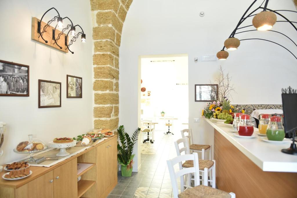 a kitchen with a counter and a table with chairs at Tobacco Suite in Mesagne