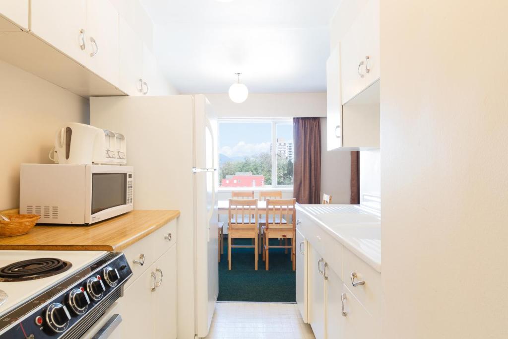 English Bay Hotel - Resim 14